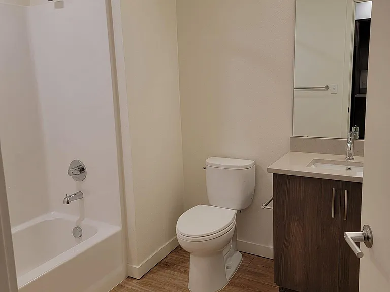 505 Dekum Apartments — Photo 36