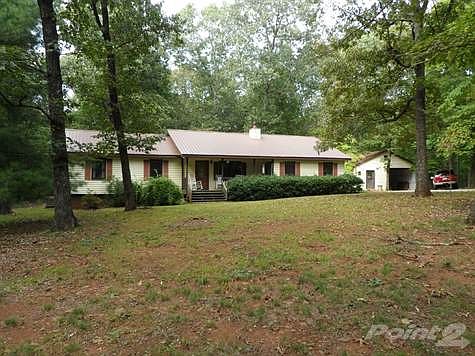 Well Maintained Ranch With Vinyl Siding & Metal Roof