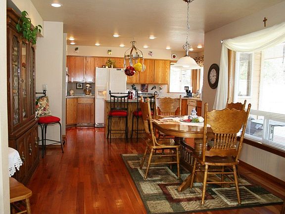 5th image of 4679 Bluff Dr NE