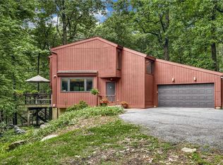 2696 Rustic Ln, Hellertown, PA 18055