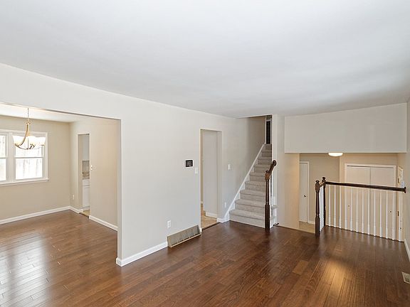 3rd image of 14 Northwood Dr