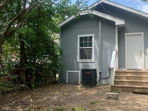 2nd image of 910 E Lamar St