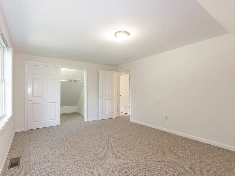 4 Jessica Ln #4A — Photo 26