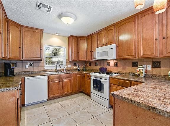 4th image of 387 E Essex Dr