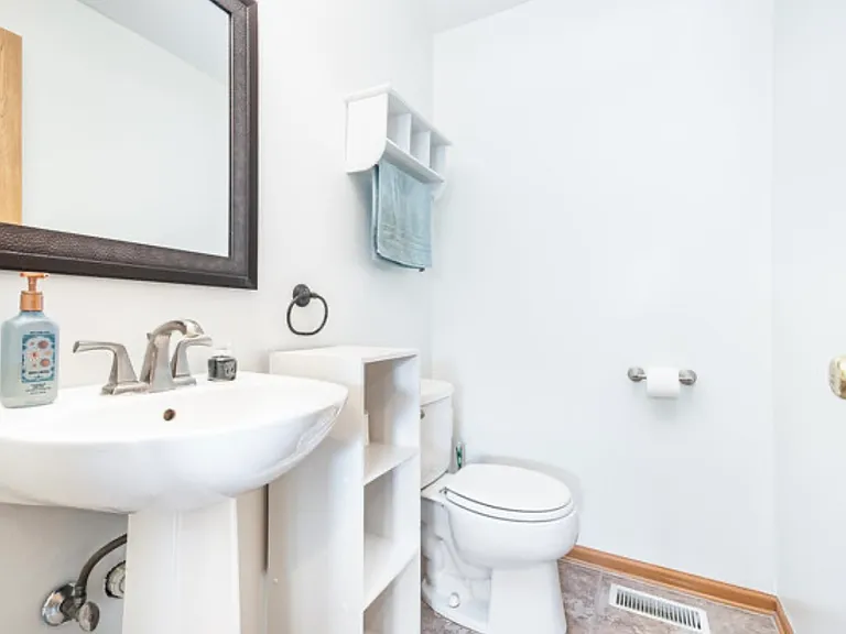 4022 Oak Tree Ln — Photo 5