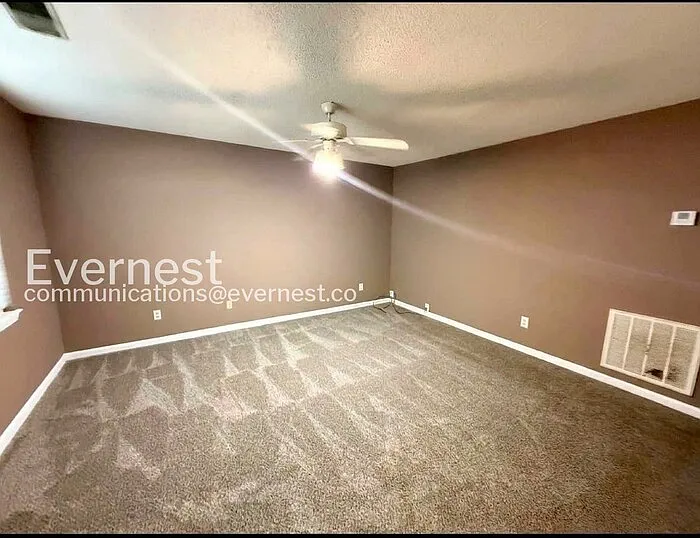 2543 Hampstead Dr — Photo 3