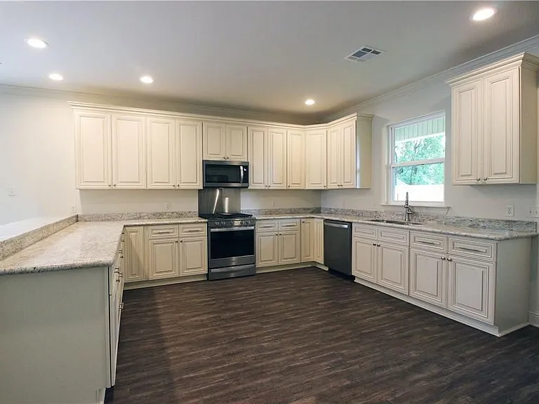 4517 Chalfant Dr — Photo 3