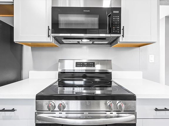 3rd image of 2070 Sahara Way APT 3