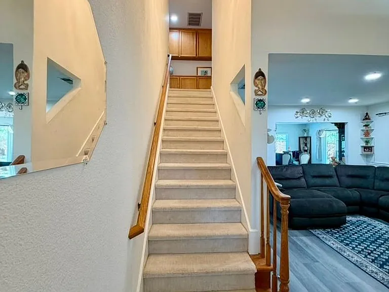 7293 Valley Trails Dr — Photo 2