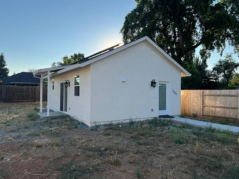 3487 Sacramento Dr — Photo 3