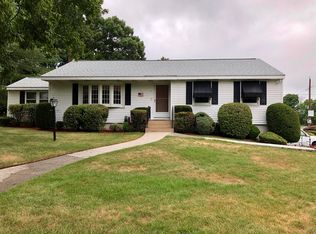 7 Mayfield St, Smithfield, RI 02828