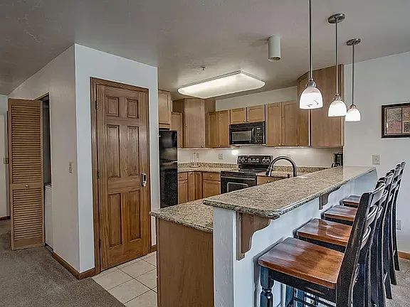 1 bed, 888 sqft, $2,350 — Photo 2