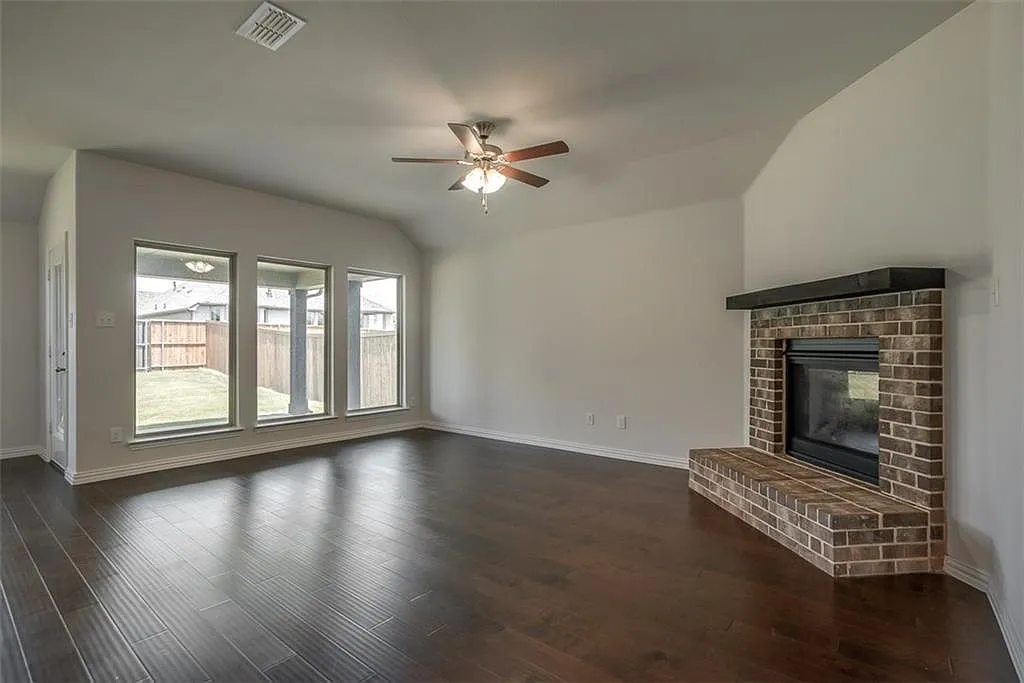 3 bed, 1711 sqft, $2,299 — Photo 4