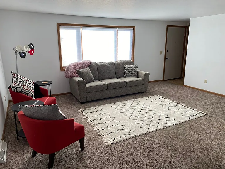 307 S Vine Ave — Photo 5