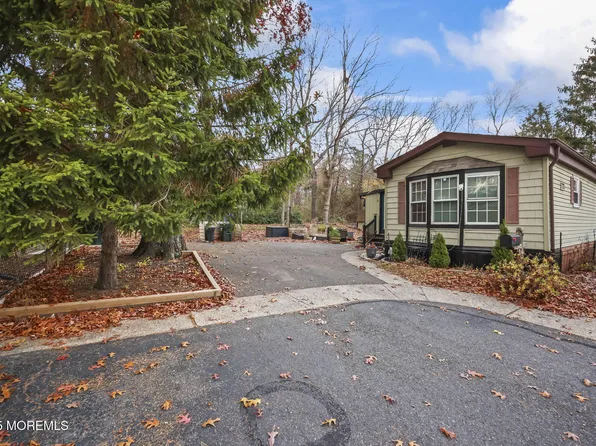 6 Taft Street, Howell, NJ 07731