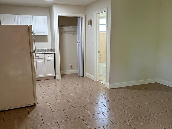 3rd image of 418 Plaza Ave APT 106