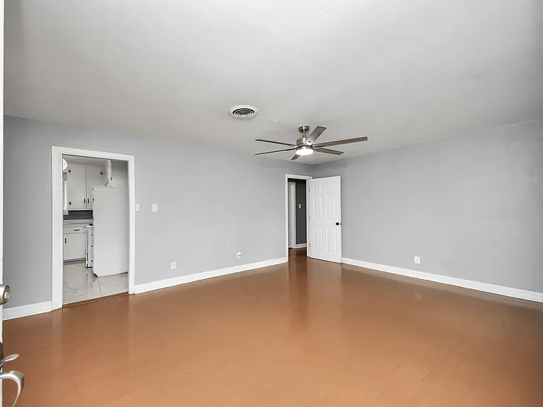 8527 Dillon St — Photo 6