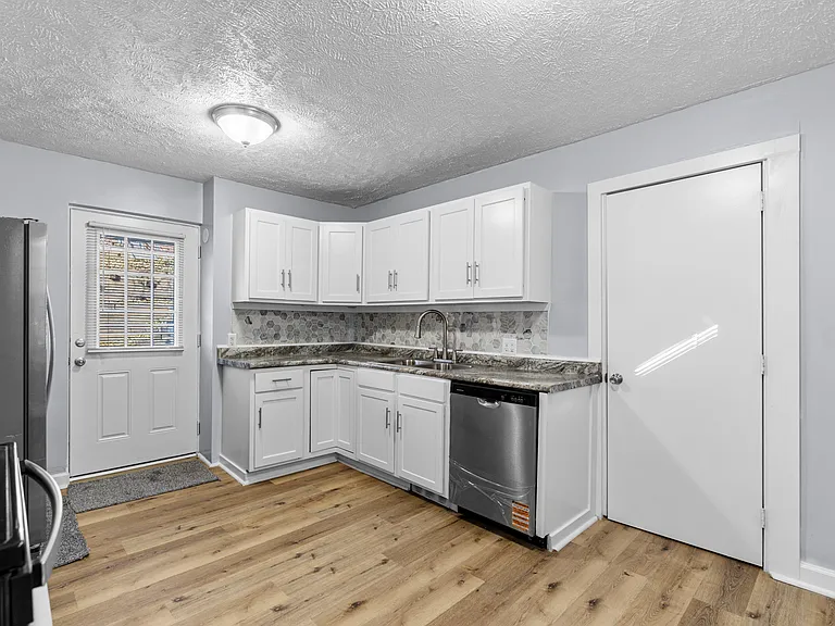 3020 Arbor St — Photo 8