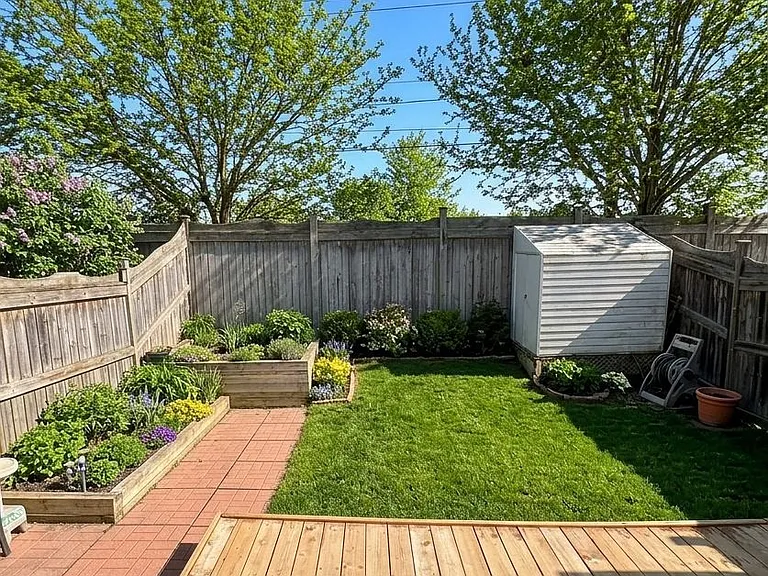 101 Bentley Cres — Photo 15