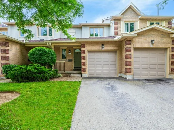 302 College Ave W #21, Guelph, ON N1G 4T6