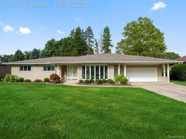 38523 Manchester St, Clinton Township, MI 48036