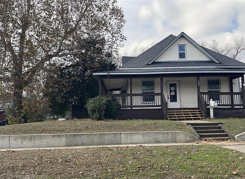 1st image of 702 N Beard Ave