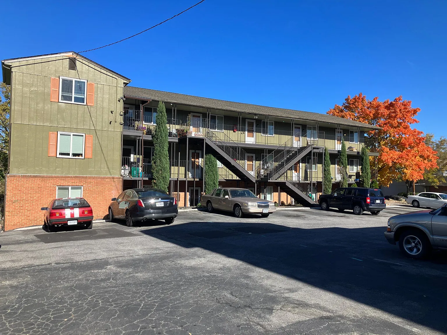 720 Ferdinand Ave SW — Photo 2