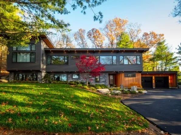 64 Hill St, Lexington, MA 02421