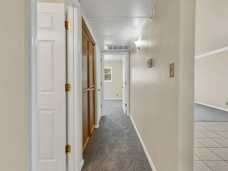 South Land Park Apartments — Photo 41