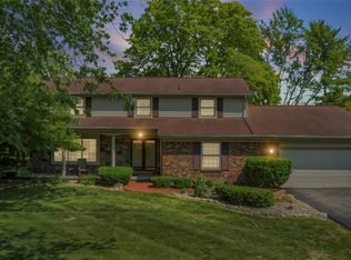 29832 High Valley Ct, Farmington Hills, MI 48331