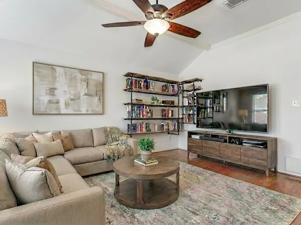 1220 Shady Elm Ln, Lewisville, TX 75067