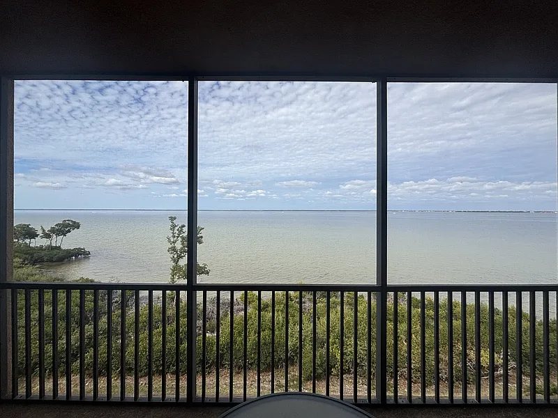 3 bed, 3.0 bath, 2338 sqft, $2,650 — Photo 2
