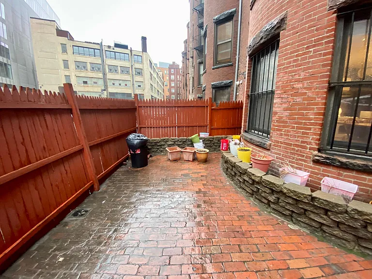 72 Bay State Rd — Photo 19