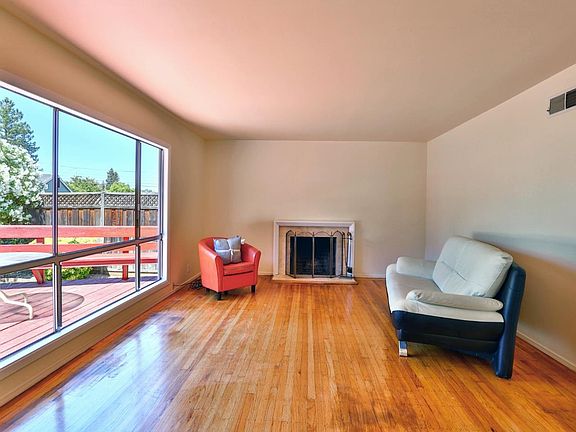 5th image of 3164 Jefferson Ave