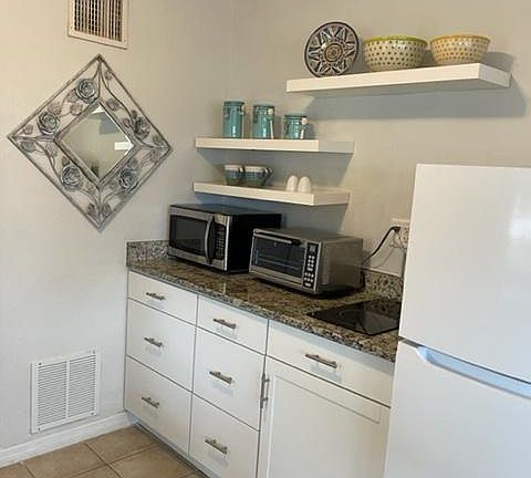 4th image of 5619 Shore Blvd S #3