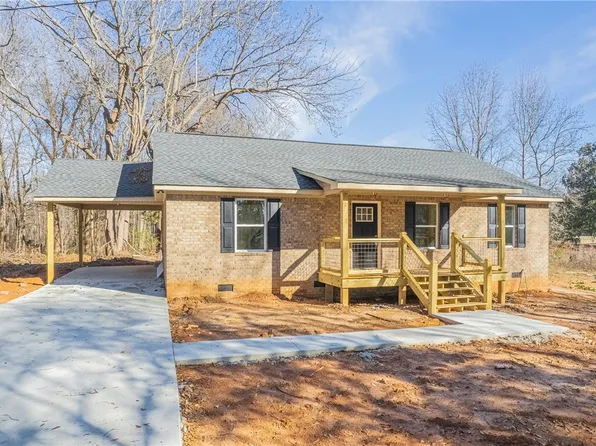 64 Baskins Ext, Canon, GA 30520