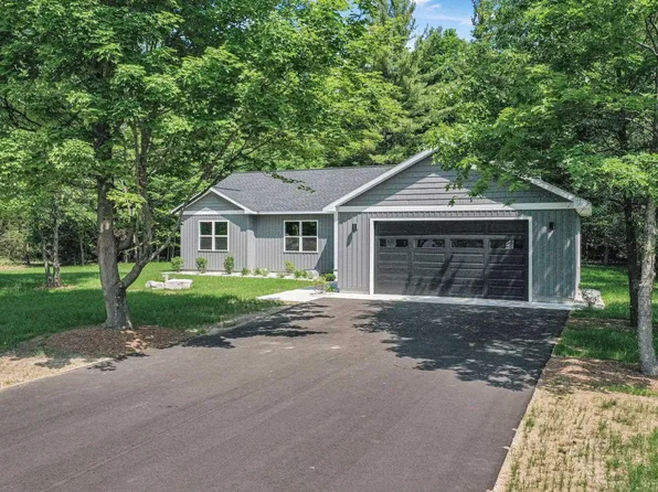 6483 Jeffrey Pl, Grawn, MI 49637