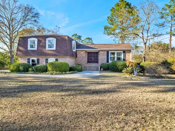 304 Clubview Dr, Moultrie, GA 31768