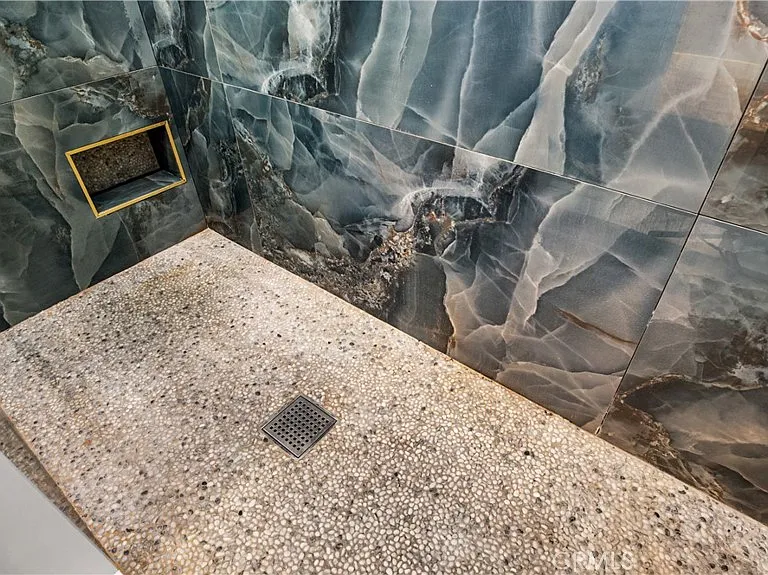 727 E Myrtle Ave #B — Photo 24