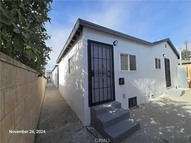 10916 S Inglewood Ave #1/2 — Photo 2