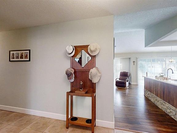 4th image of 4000 SE 52nd St