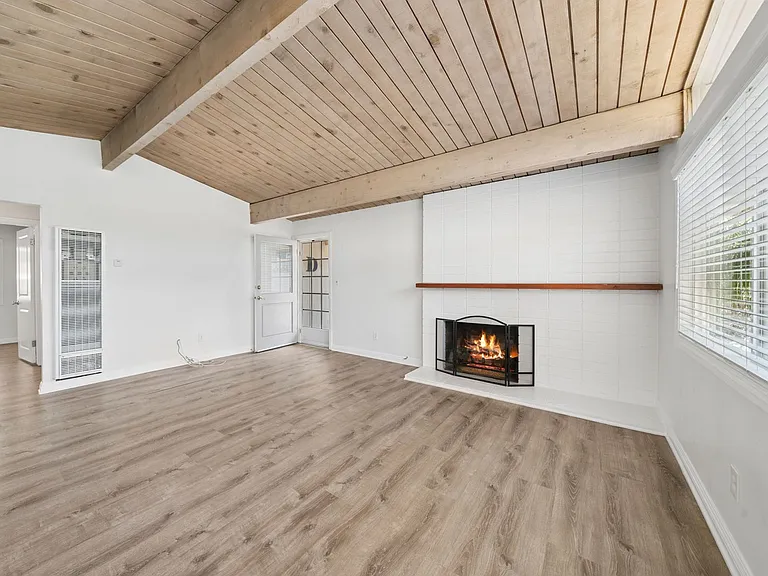 2545 Elden Ave — Photo 1