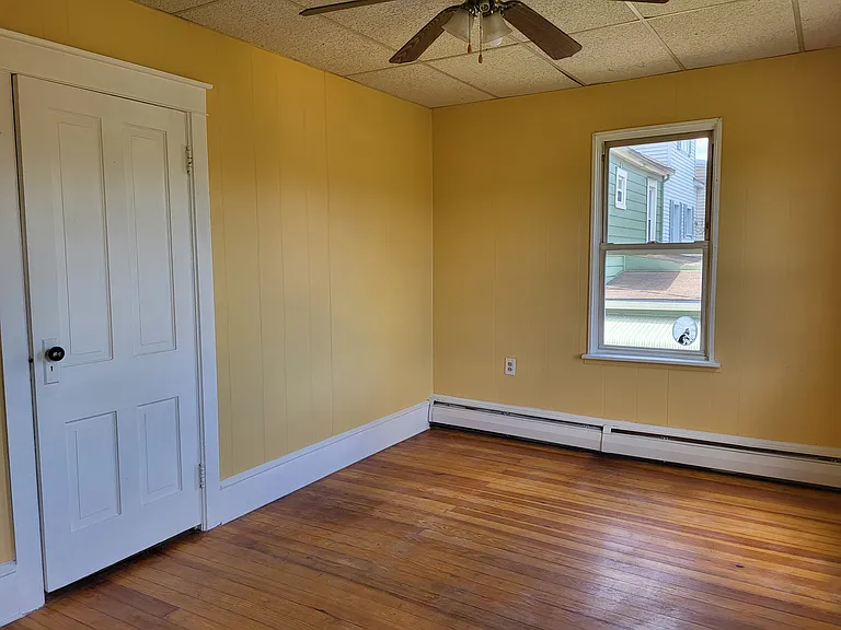 261 Lehigh Ave — Photo 5