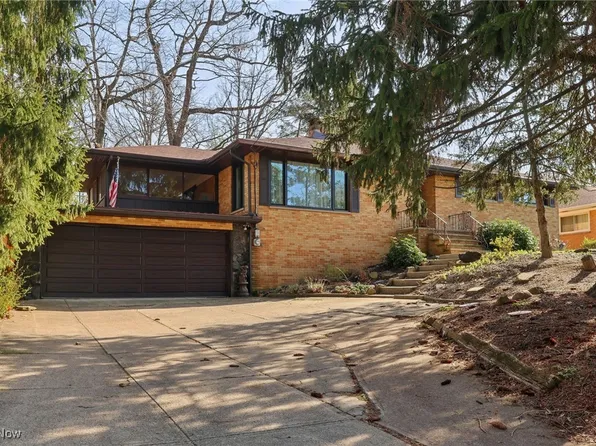 5809 W Ridgewood Dr, Parma, OH 44129