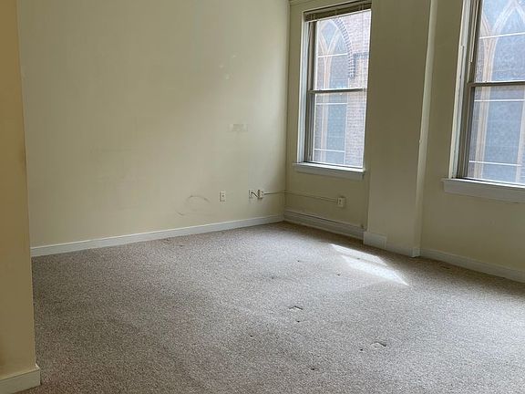 5th image of 415 E Grace St #303