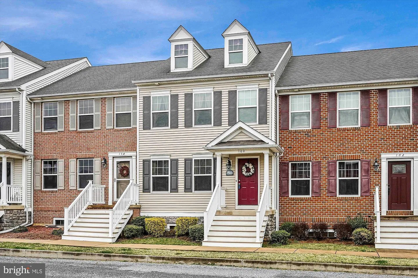 2 bed, 1.5 bath, 1360 sqft, $1,950 — Photo 1