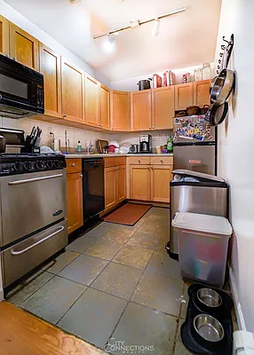 Rented by City Connections Realty | media 32