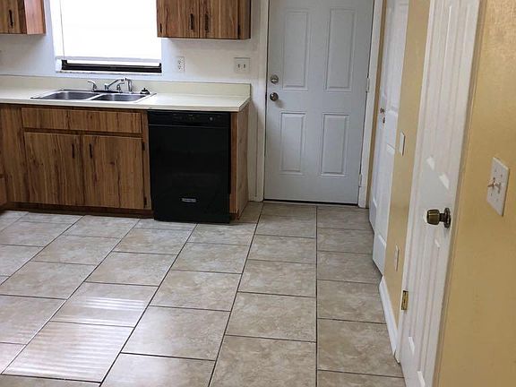 3rd image of 244 Orchard St APT 2