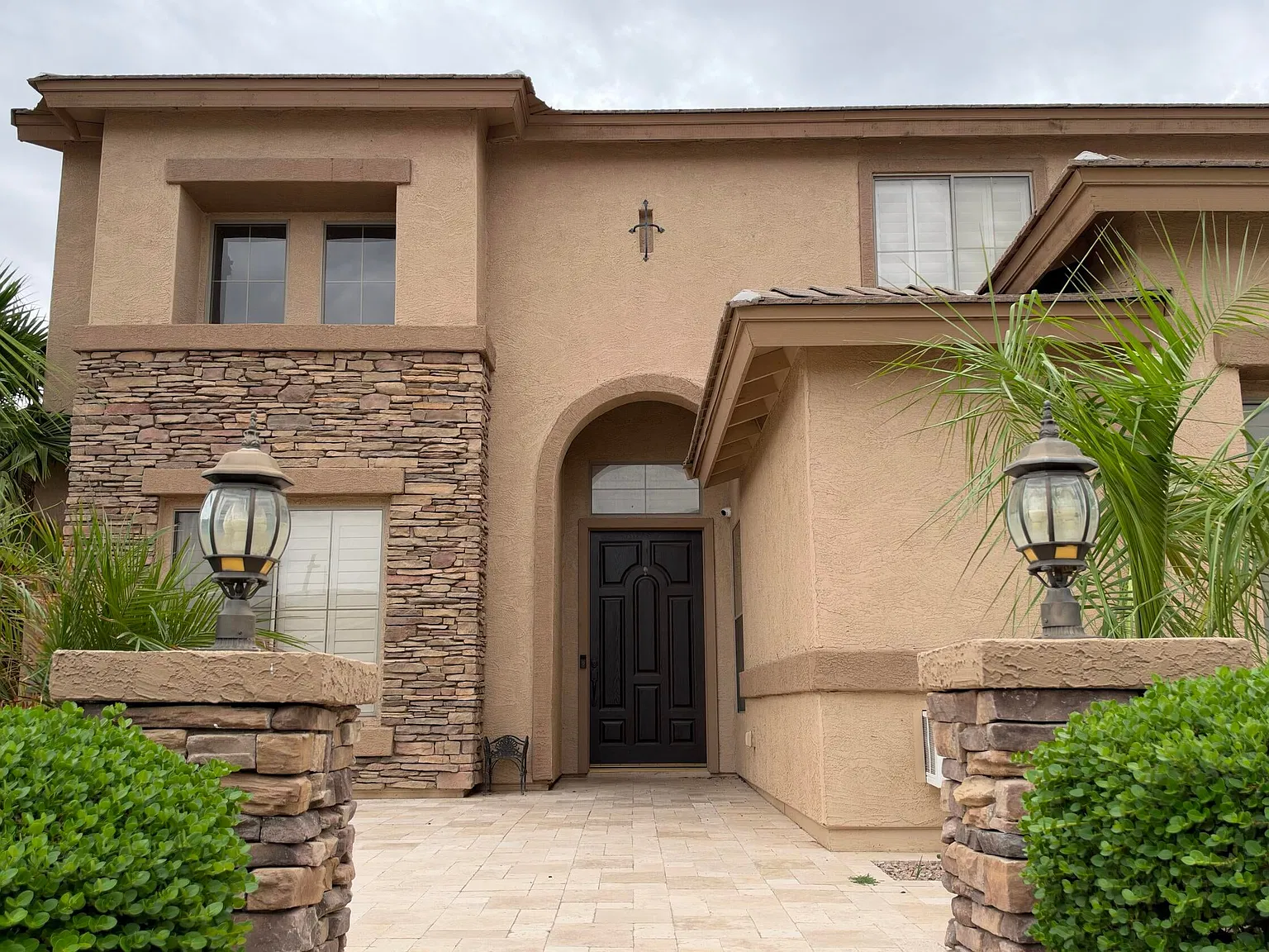 6 bed, 4.5 bath, 4830 sqft, $5,400 — Photo 4