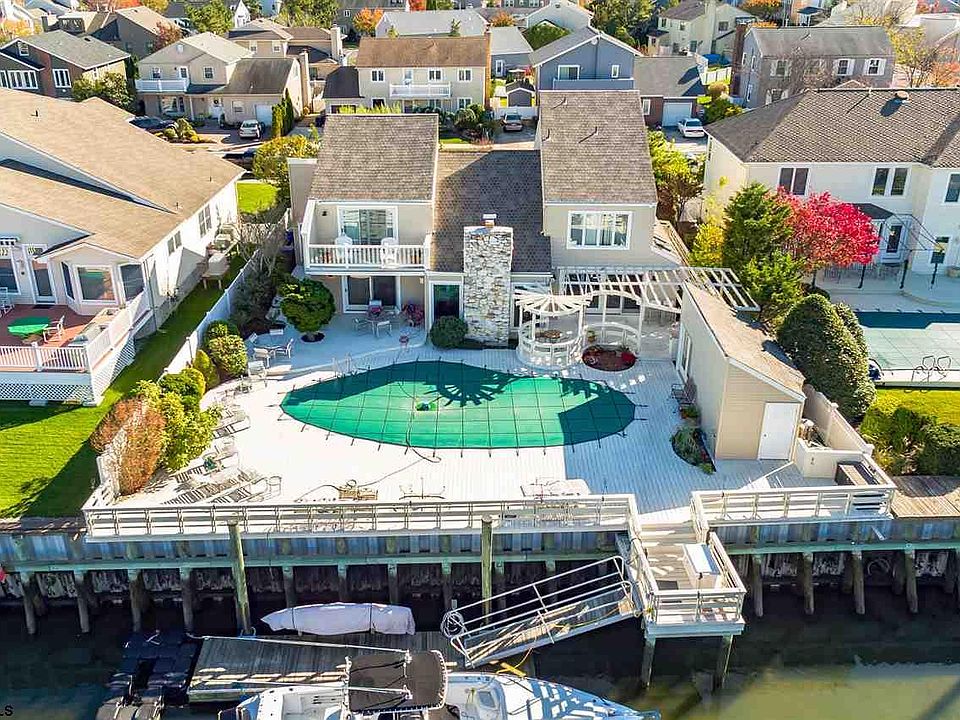 2nd image of 8007 Lagoon Dr